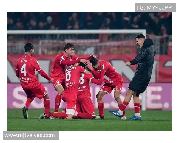 足球明星队友赠送手机惊喜背后的友谊故事与温暖瞬间 足球明星队友赠送手机惊喜背后的友谊故事与温暖瞬间