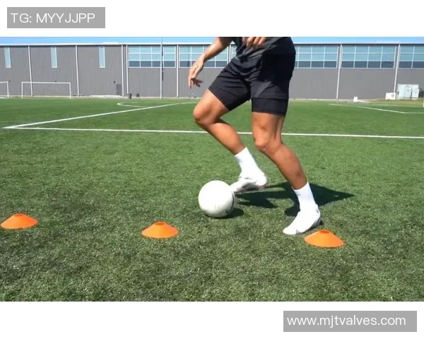 踢足球的明星们如何将麻花辫与运动风格完美结合展现个性与魅力 踢足球的明星们如何将麻花辫与运动风格完美结合展现个性与魅力