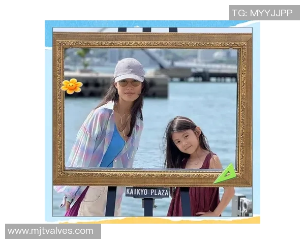 足球明星与女星亲密合影展现魅力瞬间引发粉丝热议与羡慕 足球明星与女星亲密合影展现魅力瞬间引发粉丝热议与羡慕